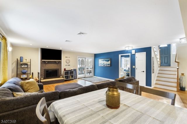 7 Mulberry Ln, Hampton Twp., NJ 07860