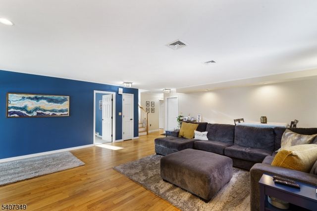 7 Mulberry Ln, Hampton Twp., NJ 07860