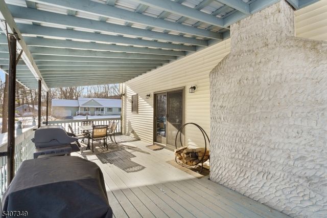 7 Mulberry Ln, Hampton Twp., NJ 07860