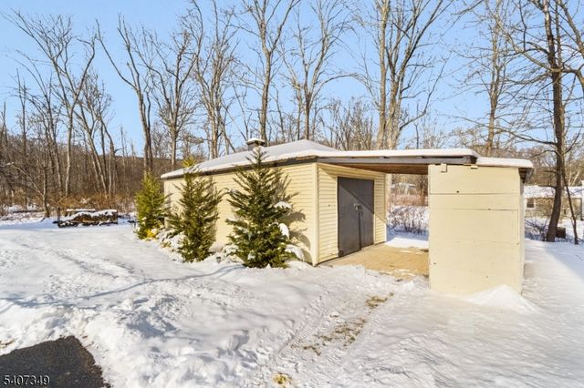 7 Mulberry Ln, Hampton Twp., NJ 07860