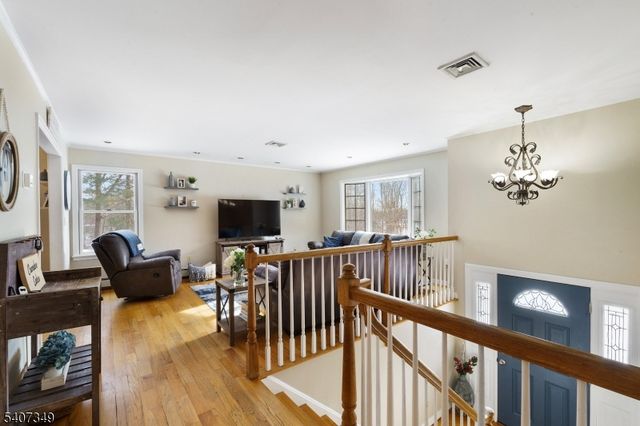 7 Mulberry Ln, Hampton Twp., NJ 07860