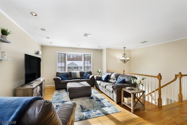 7 Mulberry Ln, Hampton Twp., NJ 07860