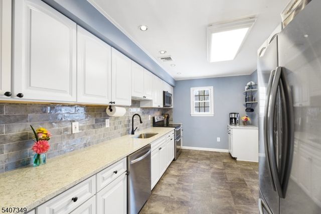 7 Mulberry Ln, Hampton Twp., NJ 07860