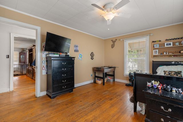 402 Crestwood St, Hot Springs, AR 71913