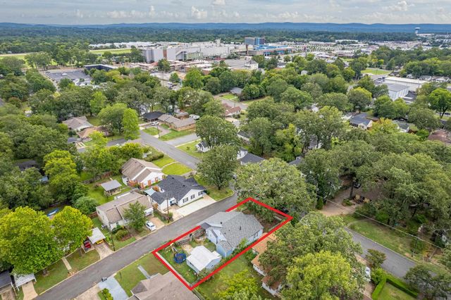 402 Crestwood St, Hot Springs, AR 71913