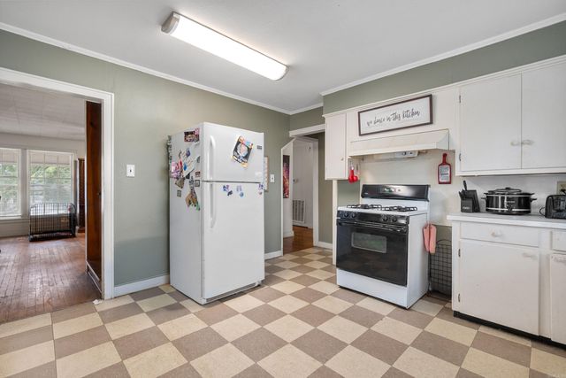 402 Crestwood St, Hot Springs, AR 71913