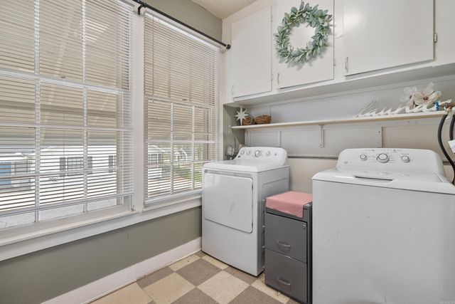 402 Crestwood St, Hot Springs, AR 71913