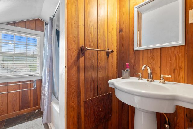 402 Crestwood St, Hot Springs, AR 71913