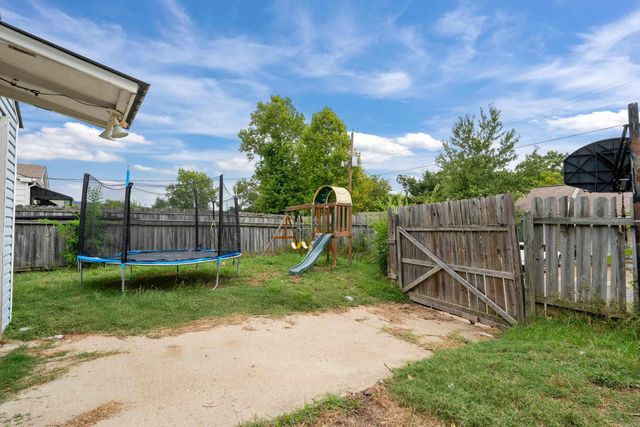 402 Crestwood St, Hot Springs, AR 71913