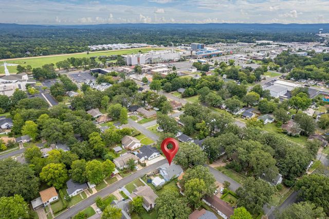 402 Crestwood St, Hot Springs, AR 71913