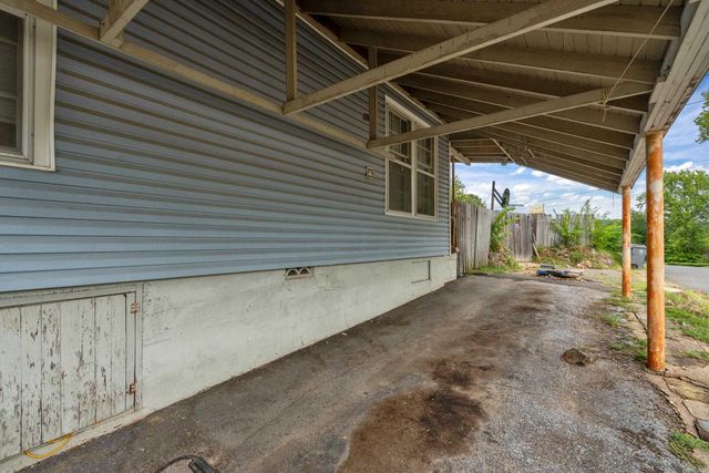 402 Crestwood St, Hot Springs, AR 71913