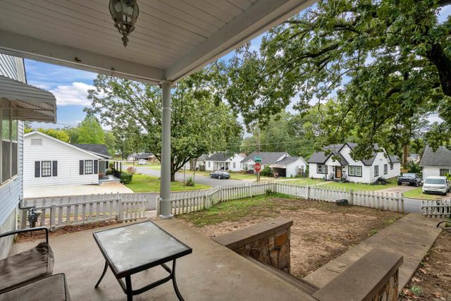 402 Crestwood St, Hot Springs, AR 71913