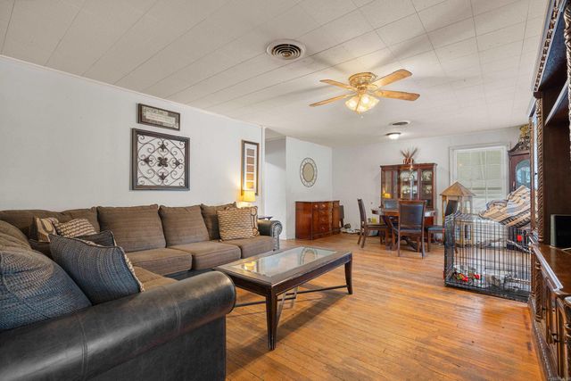 402 Crestwood St, Hot Springs, AR 71913