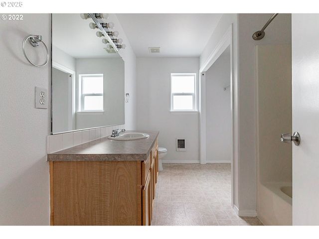 13907 Ne 63RD St, Vancouver, WA 98682