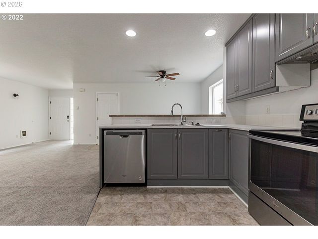 13907 Ne 63RD St, Vancouver, WA 98682