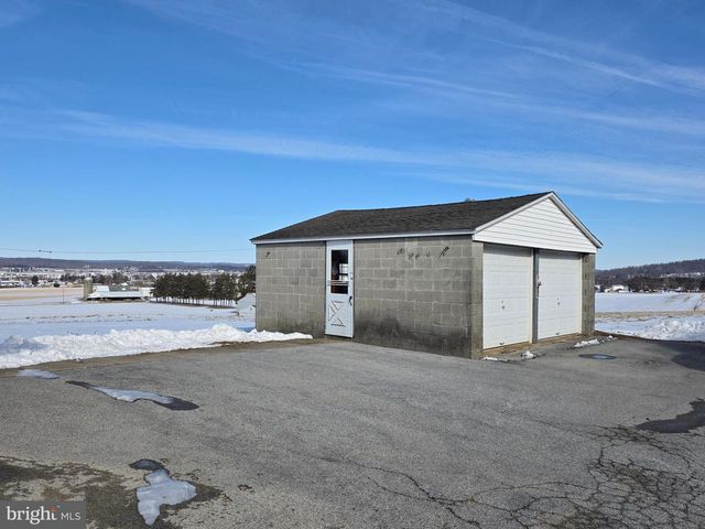 321 PFAUTZ HILL RD, Stevens, PA 17578