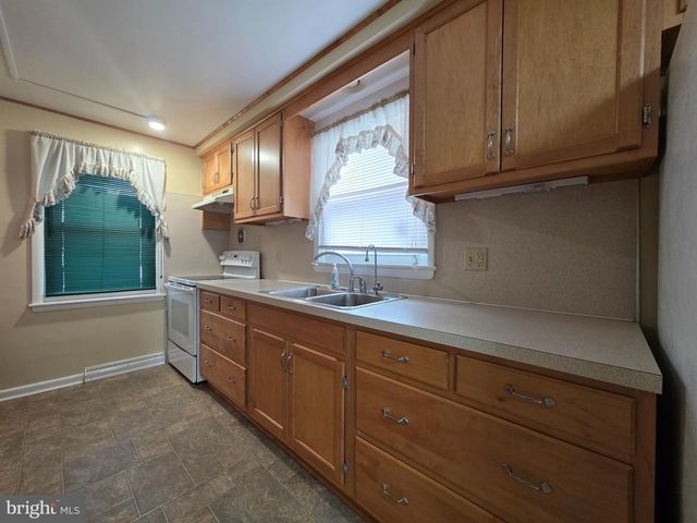 321 PFAUTZ HILL RD, Stevens, PA 17578