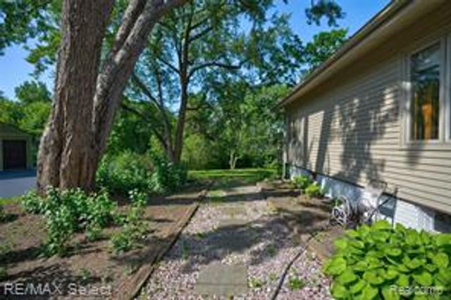 6605 Flushing Road, Flushing, MI 48433