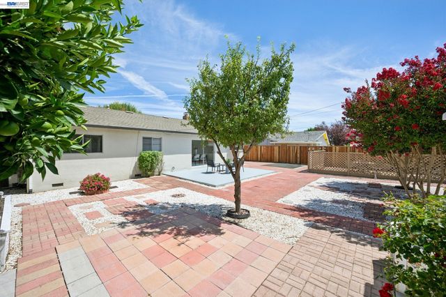 8231 Cardiff Dr, Dublin, CA 94568