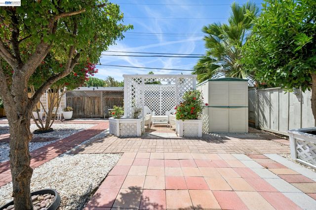8231 Cardiff Dr, Dublin, CA 94568