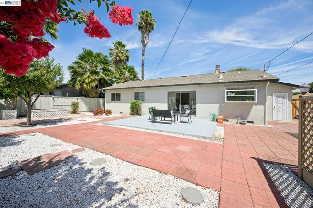 8231 Cardiff Dr, Dublin, CA 94568