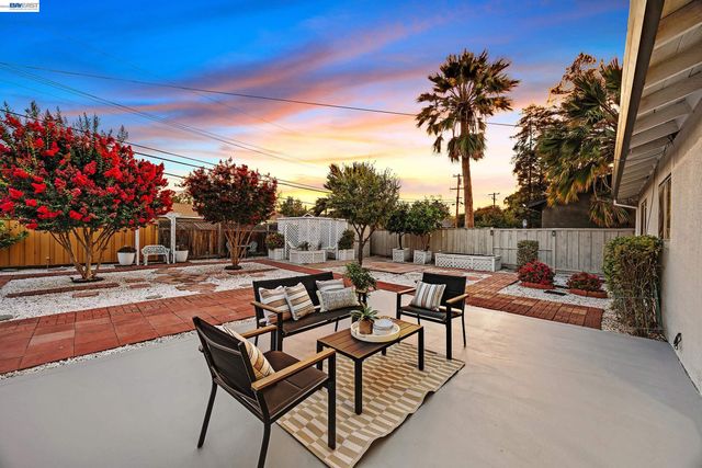 8231 Cardiff Dr, Dublin, CA 94568