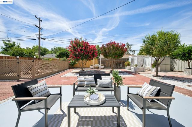 8231 Cardiff Dr, Dublin, CA 94568