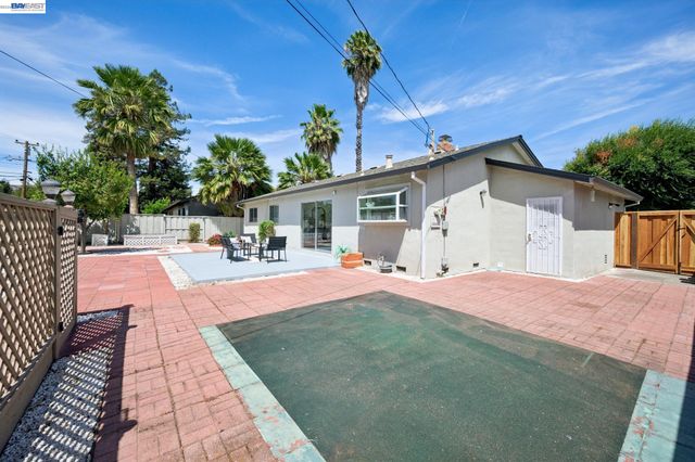 8231 Cardiff Dr, Dublin, CA 94568