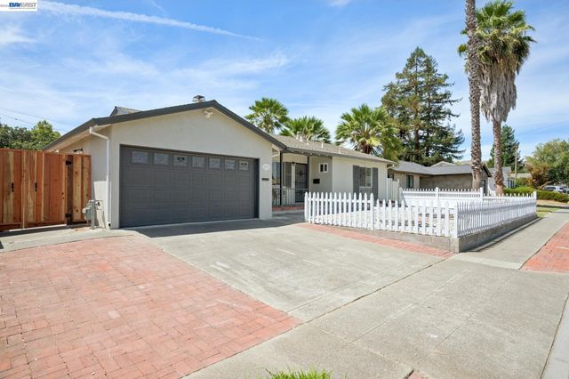 8231 Cardiff Dr, Dublin, CA 94568