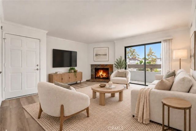 19620 Sherman Way Unit 1, Reseda, CA 91335