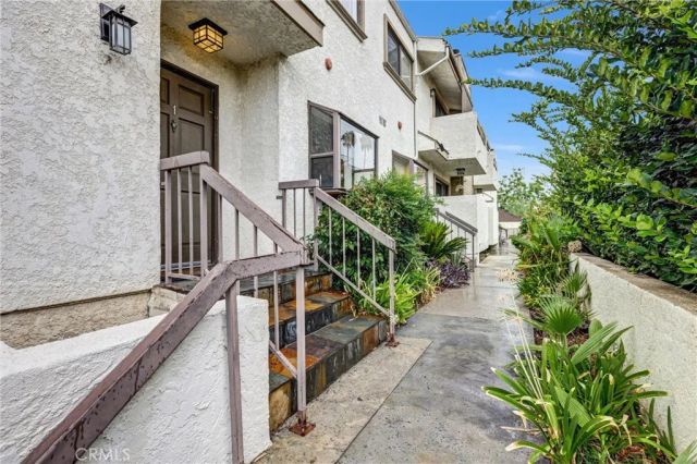 19620 Sherman Way Unit 1, Reseda, CA 91335