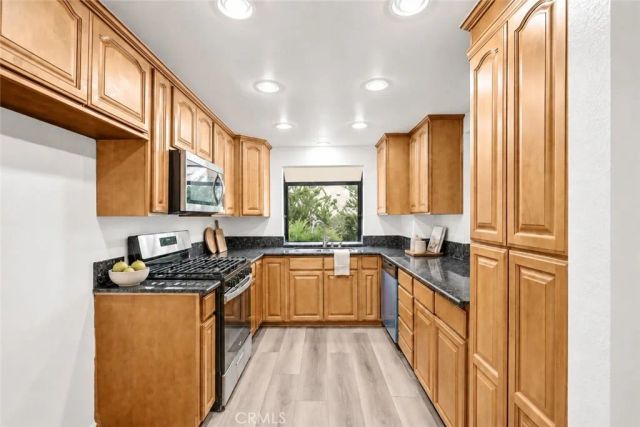 19620 Sherman Way Unit 1, Reseda, CA 91335