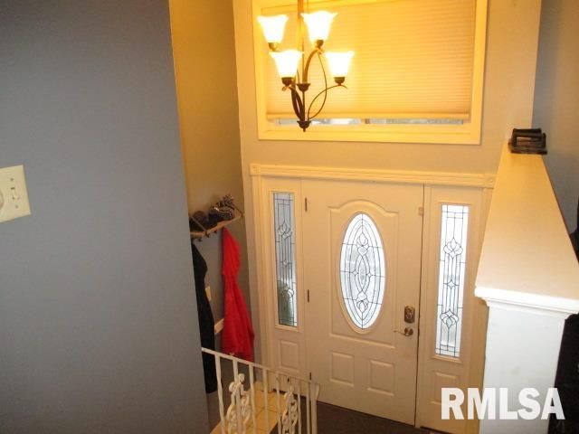 7120 N MANNING Drive, Peoria, IL 61614