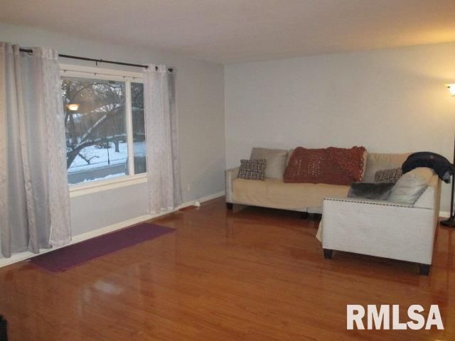 7120 N MANNING Drive, Peoria, IL 61614