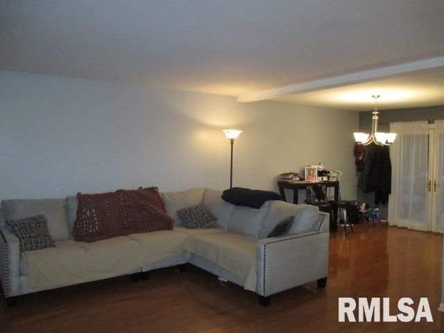 7120 N MANNING Drive, Peoria, IL 61614