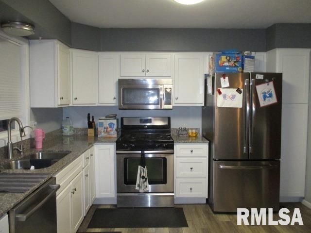 7120 N MANNING Drive, Peoria, IL 61614