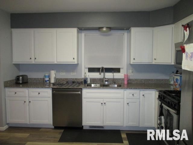 7120 N MANNING Drive, Peoria, IL 61614