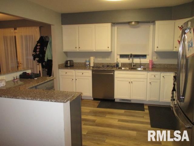 7120 N MANNING Drive, Peoria, IL 61614