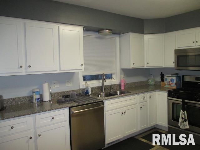 7120 N MANNING Drive, Peoria, IL 61614