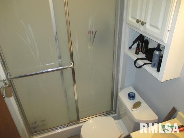 7120 N MANNING Drive, Peoria, IL 61614