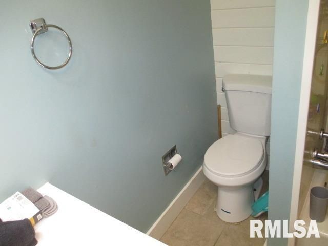 7120 N MANNING Drive, Peoria, IL 61614