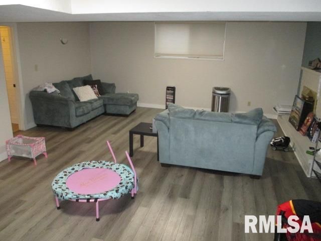 7120 N MANNING Drive, Peoria, IL 61614