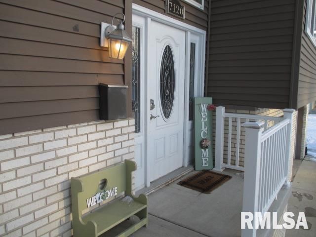 7120 N MANNING Drive, Peoria, IL 61614