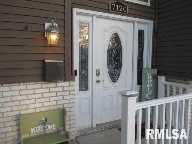 7120 N MANNING Drive, Peoria, IL 61614