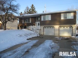 7120 N MANNING Drive, Peoria, IL 61614