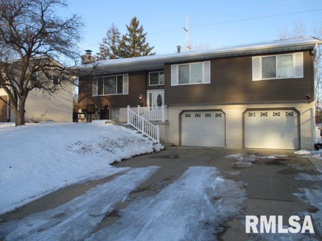 7120 N MANNING Drive, Peoria, IL 61614