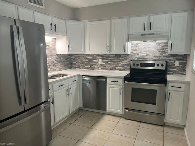 3325 Airport RD N # L2, Naples, FL 34105