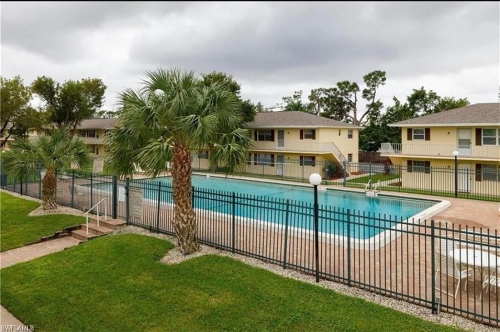 3325 Airport RD N # L2, Naples, FL 34105