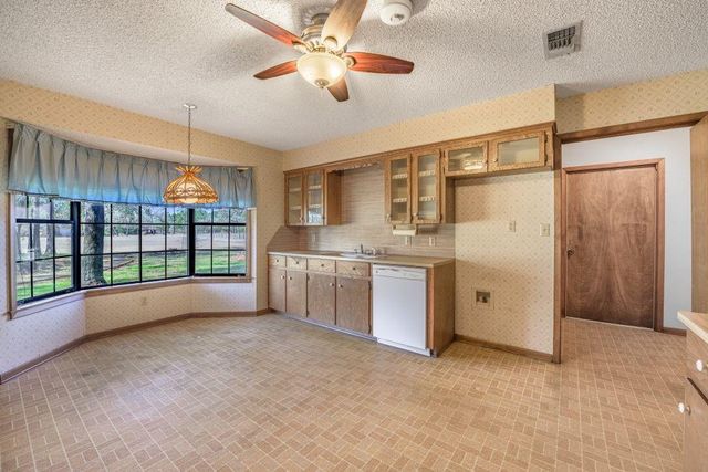 414 Giese Lane, Warda, TX 78960