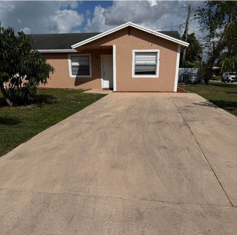 4575 Curtis Avenue, Lake Worth, FL 33463